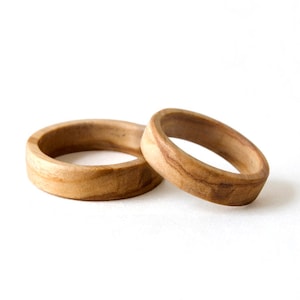 Olive wood ring set, Couples wedding band, His and Hers ring, Wood ring engraved, Promise couple ring, Male ring initial, 5 anniversary gift