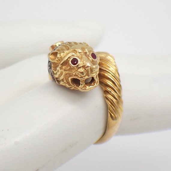 Lalaounis Hellenistic Lion Head Ring 18K Gold Emer