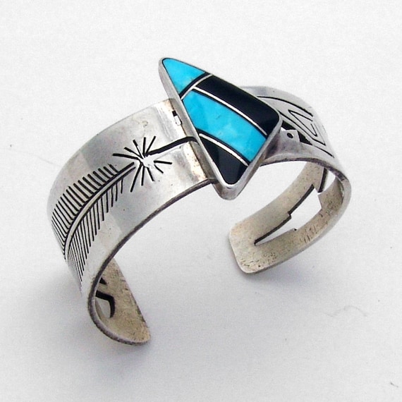 Fascinating Vintage Native American Navajo Coral Sterling Silver Bracelet Signed Jerry Nelson Fascinating Vintage Native American Navajo Coral Sterling Silver Bracelet Signed Jerry Nelson