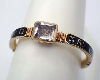 Anillo de luto georgiano de 1736 con cabello esmaltado en negro y oro de 20 quilates