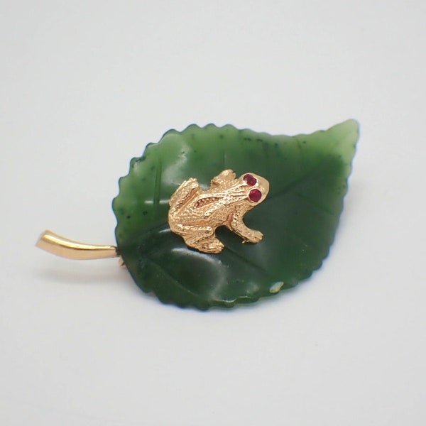 Jade Leaf Brooch Frog Figure Ruby Eyes 14K Gold Cellino