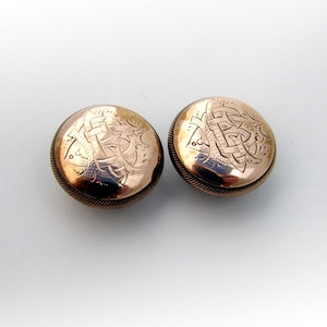 Antyczne okrągłe guziki para grawerowany monogram złoty wypełniony 1890