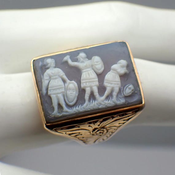 Shell Cameo Ring 14K Gold Three Warriors View 2