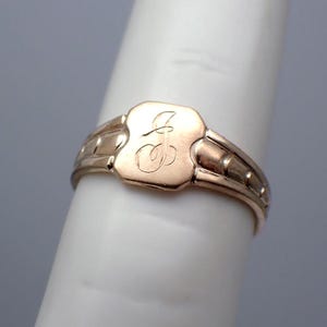 Baby Ring 10K Yellow Gold Mono J