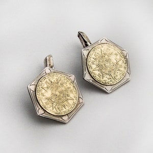 Gemelos hexagonales de plata de ley con calendario maya dorado de México