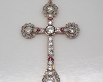 Collar con colgante de cruz de diamantes antiguos con acabado en platino y oro