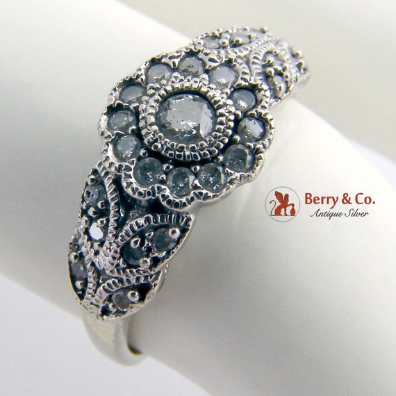 Amazing Platinum Diamond Ring Floral Motif
