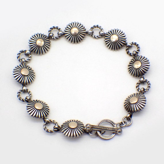Amazing Vintage Navajo Daisy Sterling Silver Native American Bracelet Amazing Vintage Navajo Daisy Sterling Silver Native American Bracelet