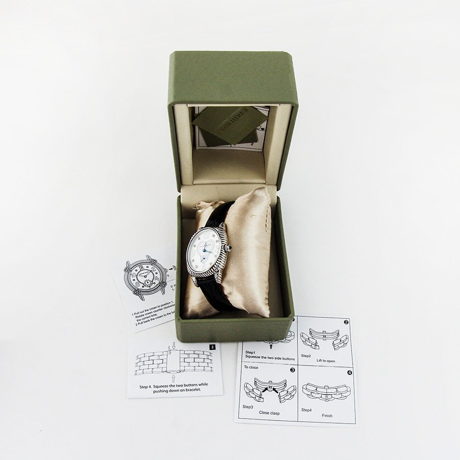 Judith Ripka NIB Beige Quilted Leather Watch Box Judith Ripka Mother-Of-Pearl Gold-Tone White Saffiano  main image 4