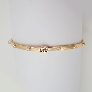 Bracelet jonc Running G Gucci, accents de diamants, or 18 carats, taille 17