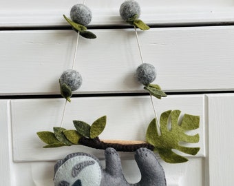 Felt sloth wall hanging, nursery hanging, grey sloth, sloth wall decor, sloth hanging decoration, jungle decoration, jungle nursery