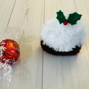 Small Christmas pudding PDF knitting pattern, knitting pattern cover for Ferrero Rocher or Lindt chocolate