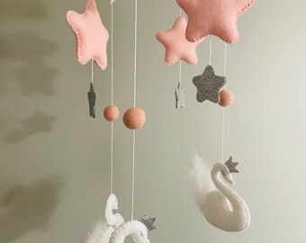 Móvil de guardería de cisnes, móvil de cuna, móvil de cuna, cisne de fieltro, decoración de guardería de cisnes, móvil de dormitorio infantil