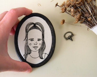 Personalized Portrait  // Hand Embroidered Oval Custom Portrait // Baby Shower // Kid Portraits Art