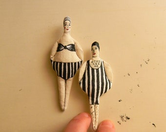 swimmer brooch in black and white stripes, handmade brooch by polykatoikia, bathers, swimmers pins