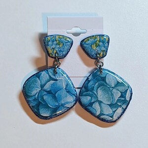Boucles d'oreilles tige hortensia bleu acier inoxydable