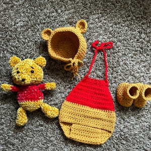 Body de pañales de Winnie the Pooh con peluche de Winnie the Pooh (body de pañales, gorro, botas y peluche de Pooh)