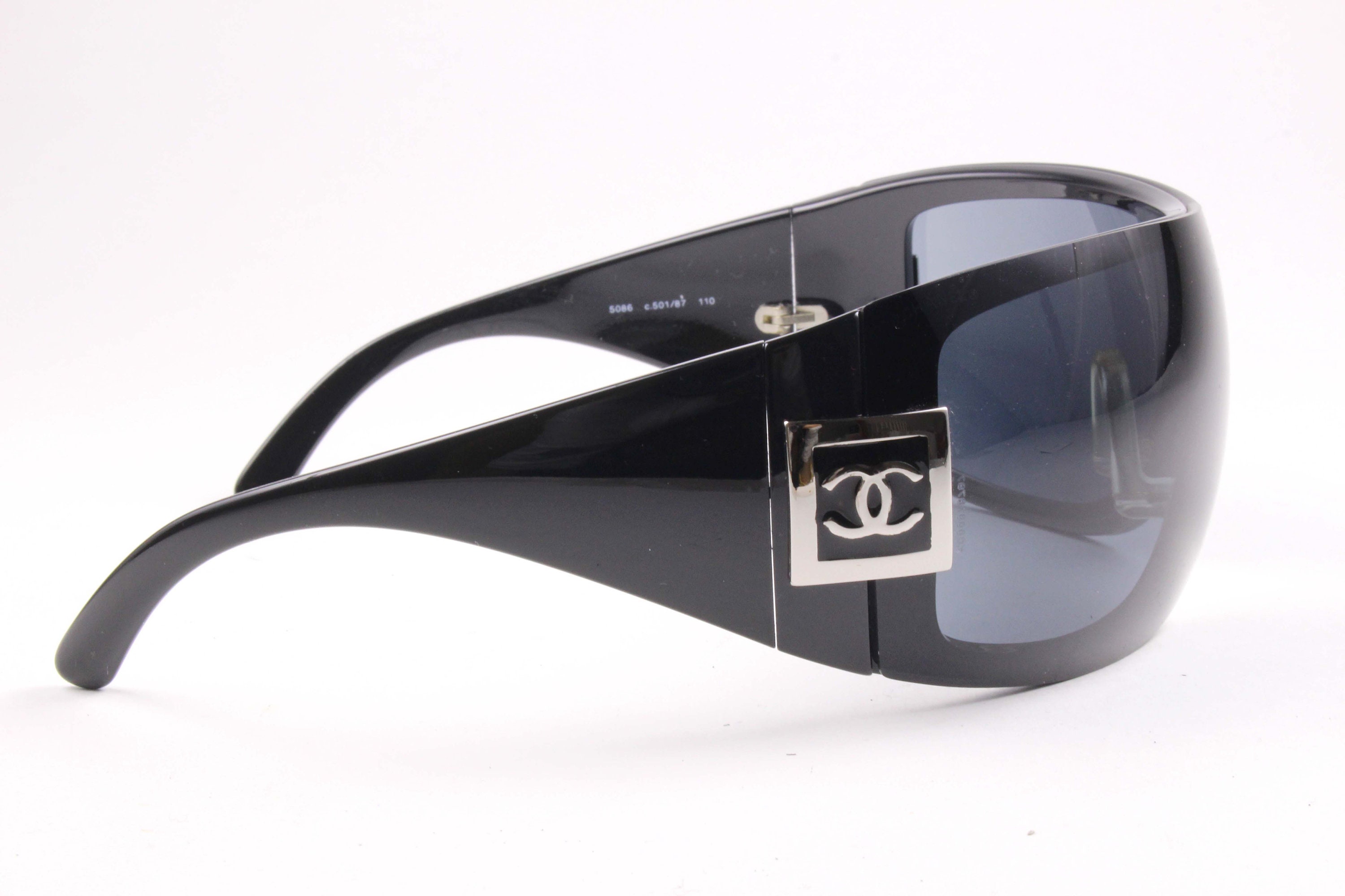 Chanel - Authenticated Sunglasses - Plastic Black Plain for Women, Very Good Condition