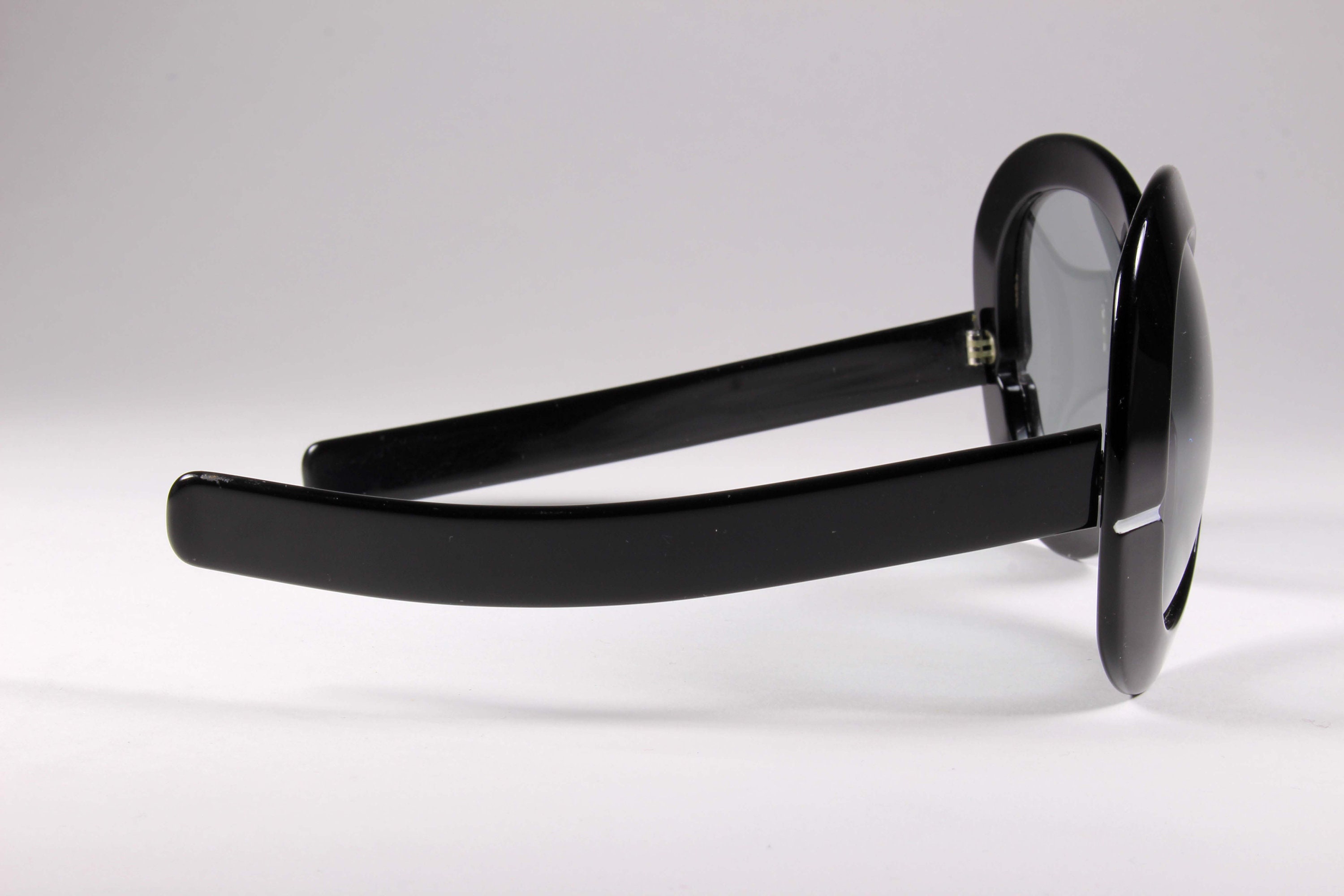 SILHOUETTE Futura Vintage 70\'s Black and White Sunglasses Futura – Trendsetting Sunglasses by Silhouette | Eyestylist  main image 2