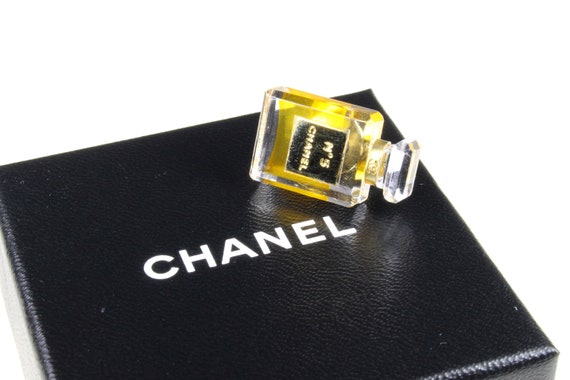 chanel bottle pin