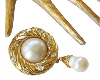 YVES SAINT LAURENT Vintage Large dangling pearl brooch pendant