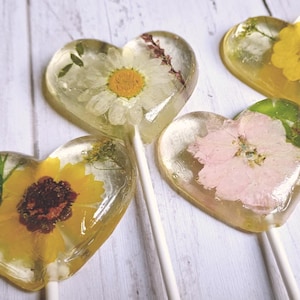 Edible Flower Lollipops, Hearts Set of 3, Souvenir Lollipops, Real Natural Flowers, Custom Wedding Favors, Summer Party Favors, Woodland