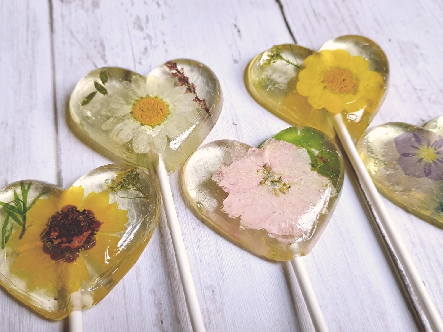 Edible Flower Lollipops, Hearts Set of 3, Souvenir Lollipops, Real Natural Flowers, Custom Wedding Favors, Summer Party Favors, Woodland