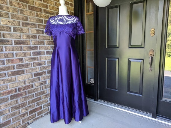 purple lace Bridesmaid dress By Alfred Angelo 199… - image 9