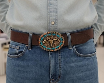 Cinturón estilo western de cuero marrón hecho a mano: hebilla de calavera de toro con coral turquesa