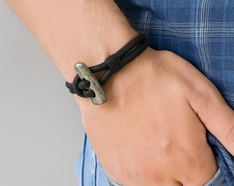 Pulsera de cuero negro hecha a mano para hombre: cierre de metal rústico