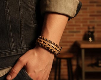 Pulsera de cuero trenzado hecha a mano – Brazalete beige café con hebilla de latón