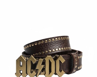 Cinturón AC/DC de cuero marrón con tachuelas - Talla personalizada - Hebilla y herrajes de latón resistentes - Regalo rockero hecho a mano