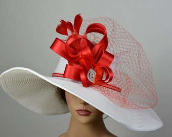 VENTE blanc cassé rouge mariage Kentucky Derby chapeau accessoire de mariage chapeau de cocktail chapeau de fête de thé course de chevaux bord large