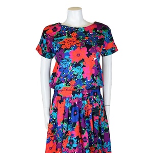 Vestido de verano con estampado floral vintage 1984-85