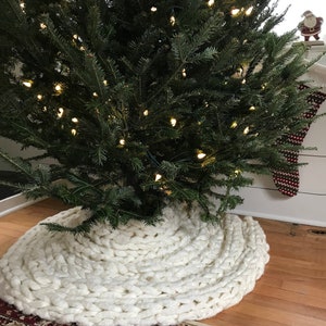 Arm Knitting Pattern // Arm Knit Christmas Tree Skirt // Chunky Tree Skirt // Beginner Pattern // 42 by 90 // Simply Maggie zdjęcie 3