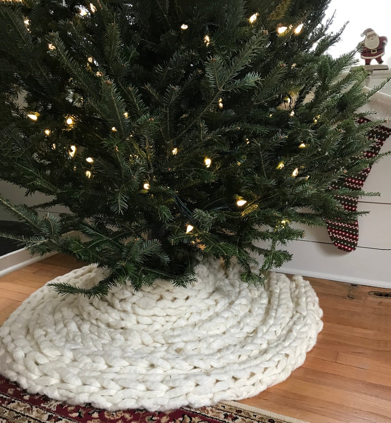 Arm Knitting Pattern // Arm Knit Christmas Tree Skirt // Chunky Tree Skirt // Beginner Pattern // 42 by 90 // Simply Maggie zdjęcie 3