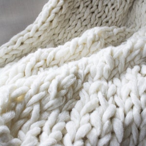 Arm Knitting Pattern // Large Throw Blanket // Chunky Blanket // Chunky Throw // Beginner Pattern // 40 by 51 // Simply Maggie image 2