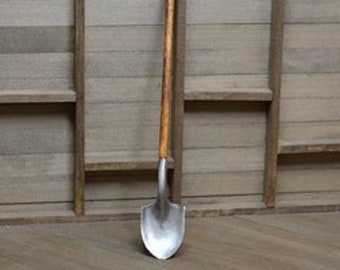 Dollhouse Miniature Vintage / Antique Tall Spade Shovel - 1:12 Scale