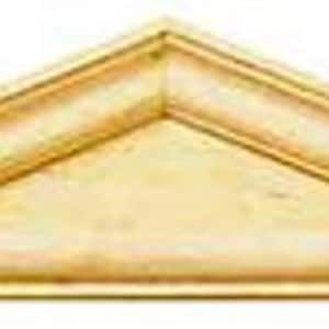 Può includere: Un frontone in legno di forma triangolare, con un design di modanatura decorativa. Il frontone è di colore marrone chiaro e sembra essere fatto di legno. Viene probabilmente utilizzato per dettagli architettonici o decorazioni per la casa.