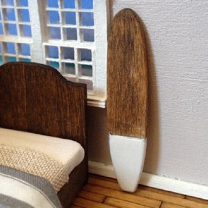 Dollhouse Miniature Quarter Scale Surfboard -- 1:48