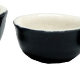 Dollhouse Miniature Set of 3 Ceramic Bowls - Black - 1:12 Scale