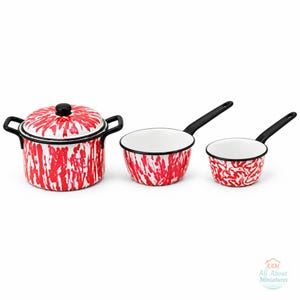 Miniaturas de ollas y sartenes pintadas con pintura Red Flow para casa de muñecas - Escala 1:12