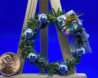 Dollhouse Miniature Christmas Wreath - 1:12 Scale