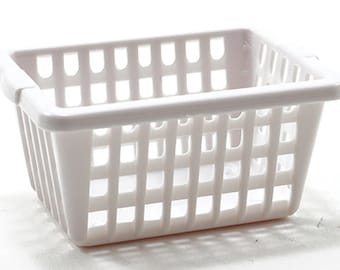 Dollhouse Miniature Laundry Basket - 1:12 Scale