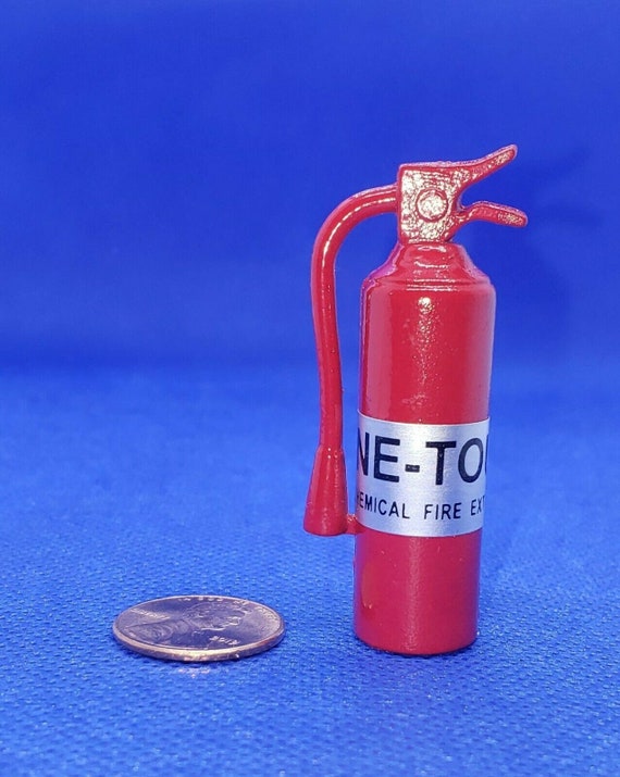 Extincteur rouge miniature pour maison de poupée Échelle 1:12