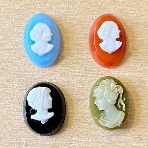 Lote de 24 camafeos/cabujones de 8 mm en miniatura para casa de muñecas (varios colores)