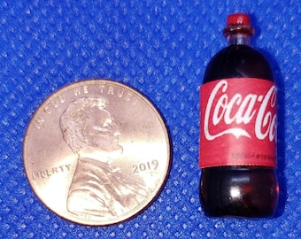 Dollhouse Miniature Bouteille de 2 litres de Coca Cola / Coke - Échelle 1:12