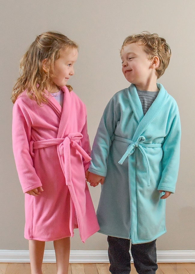 Girls Dressing Gown Embroidered Paris Childrens Bath Robes in Colours 2 to 4 years old Purple and Pink Secaneta Lulu 2 a 4 años 