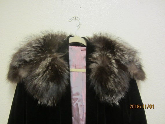 Fox Fur and Velvet Swing Coat/Velvet Fox Fur Colla