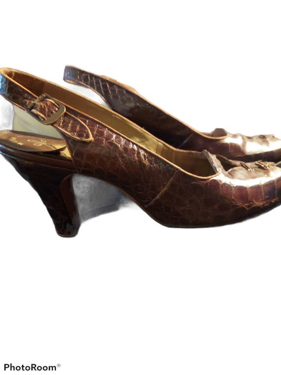 Vintage 1940s Leather Croc Pumps Classic Peep Toe… - image 4